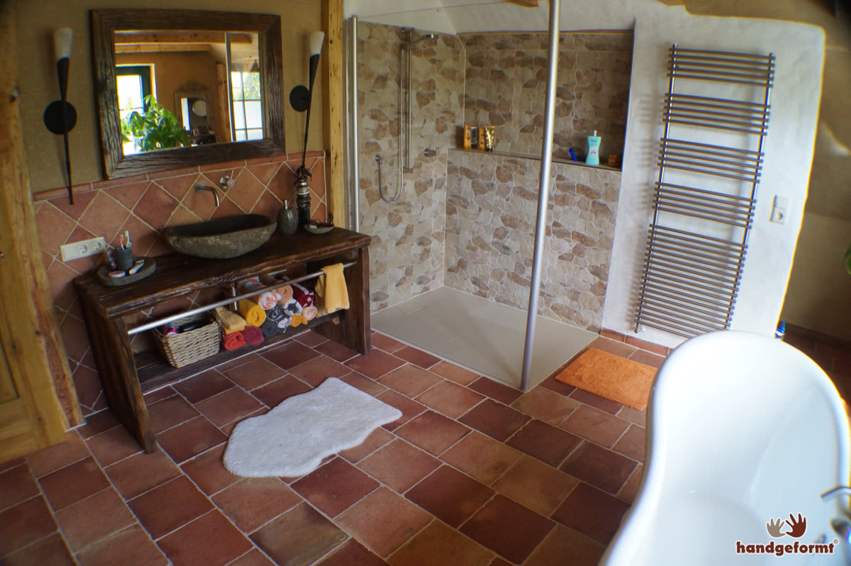 Welche Farbe Passt Zu Terracotta Fliesen Bad Kreativer Einsatz von Terracotta-Fliesen an Wand, Ofen und Dusche