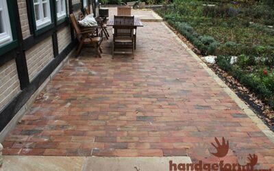 Feldbrandsteine als Hausumrandung