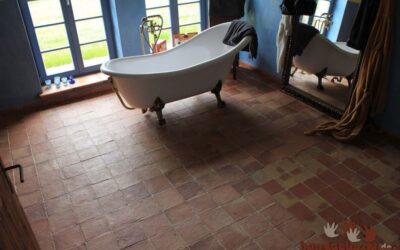 Badfliesen mit Art Blättermann auf dem Boden im Farbton-Mix Fliesen Terracotta Fliesen Naturstein