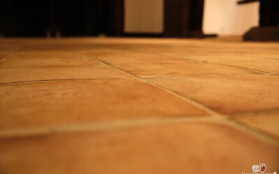 handgeformte Tonfliesen, wellig