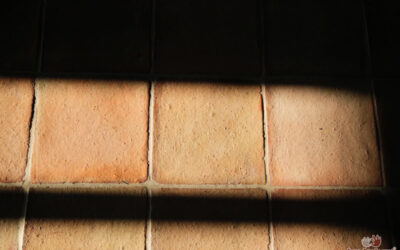 Tonfliesen handgeformt