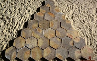 Sechseckige Bodenfliese in grauer Sortierung