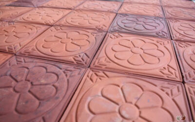 Terracotta-Relieffliesen