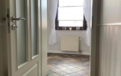 Lehmfliese aus dem Anagama im Flur