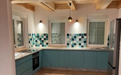 Art Blättermann 20x20 hell und Art Levis Wandfliese blautöne und weiß 10x10