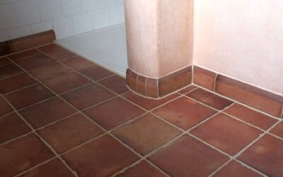 rote Bodenfliesen im Bad Natustein Feinstein Fliesen Terracotta Fliesen Naturstein Cottofliesen Feinsteinfliesen