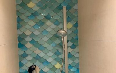 Fischschuppenfliese blau schattiert