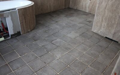 Unbehandelte antike Fliesen