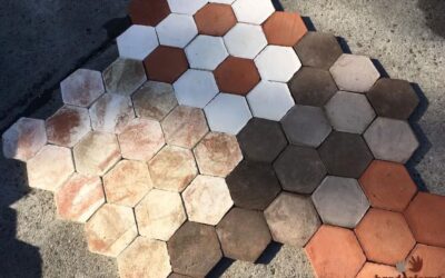 Farbenvielfalt an Sechseck-Fliesen