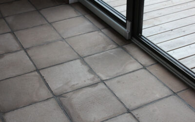 Glatte dunkle Fliese