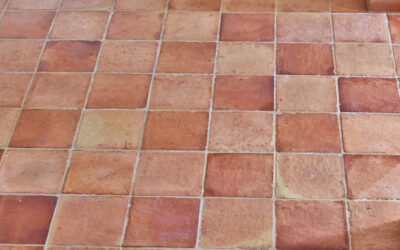 bunte Terracottafliesen Bodenplatten rot