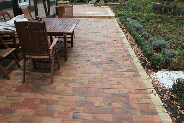 Hausumrandung Spritzschutz Fliesen Bodenplatten Steine