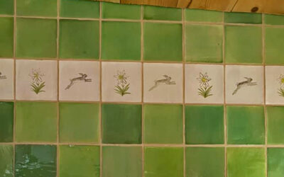 Fliesen handgemalt Dekor "Hasensprung" auf weißer Wandfliese