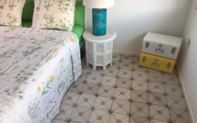 Dekorfliesen: handbemalte Boden-Fliesen im Schlafzimmer