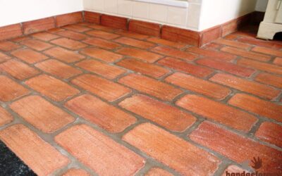 rustikale Fliesen mit Sockelleisten