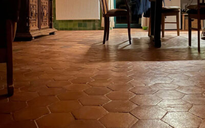 sechseckige Lehmfliesen