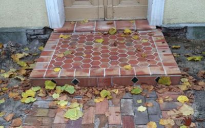 Terracotta Fliesen Treppenabsatz Aussenbereich Sechsecken