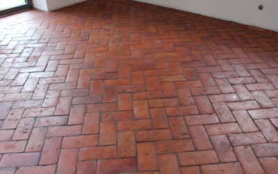 Bodenfliesen rechteckig aus rotem Terracotta